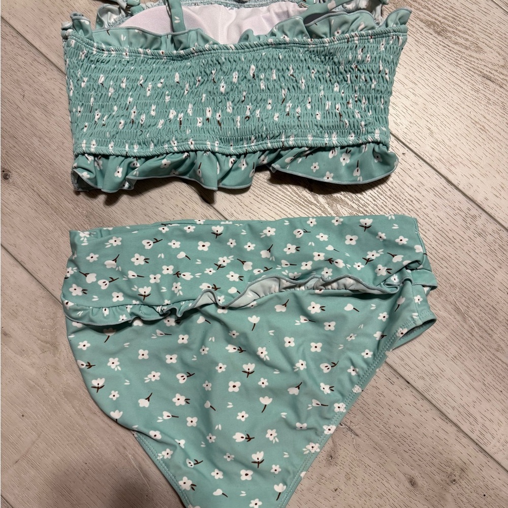 Floral Green Bikini Set.  Size L only worn a few times.  In good condition